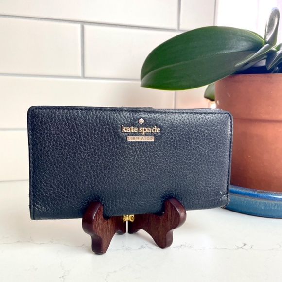 “kate spade” slim black Pebbled Leather bi-fold wallet - Picture 8 of 8